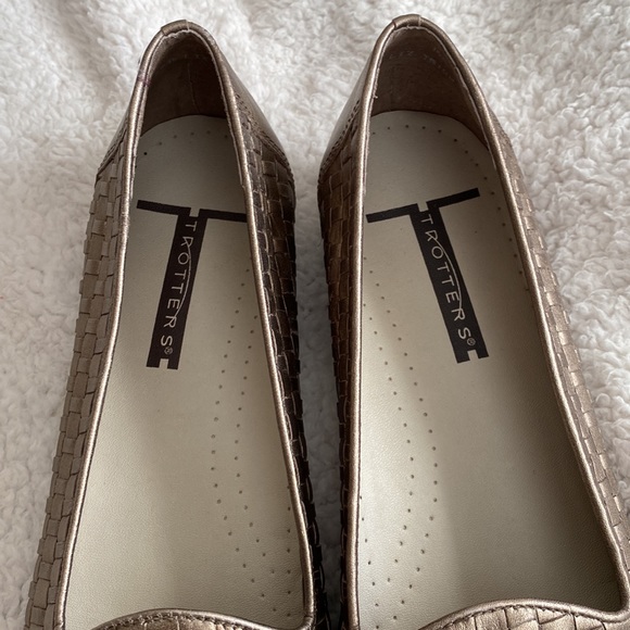Trotters Liz woven metallic leather loafers size 10S - Picture 7 of 11